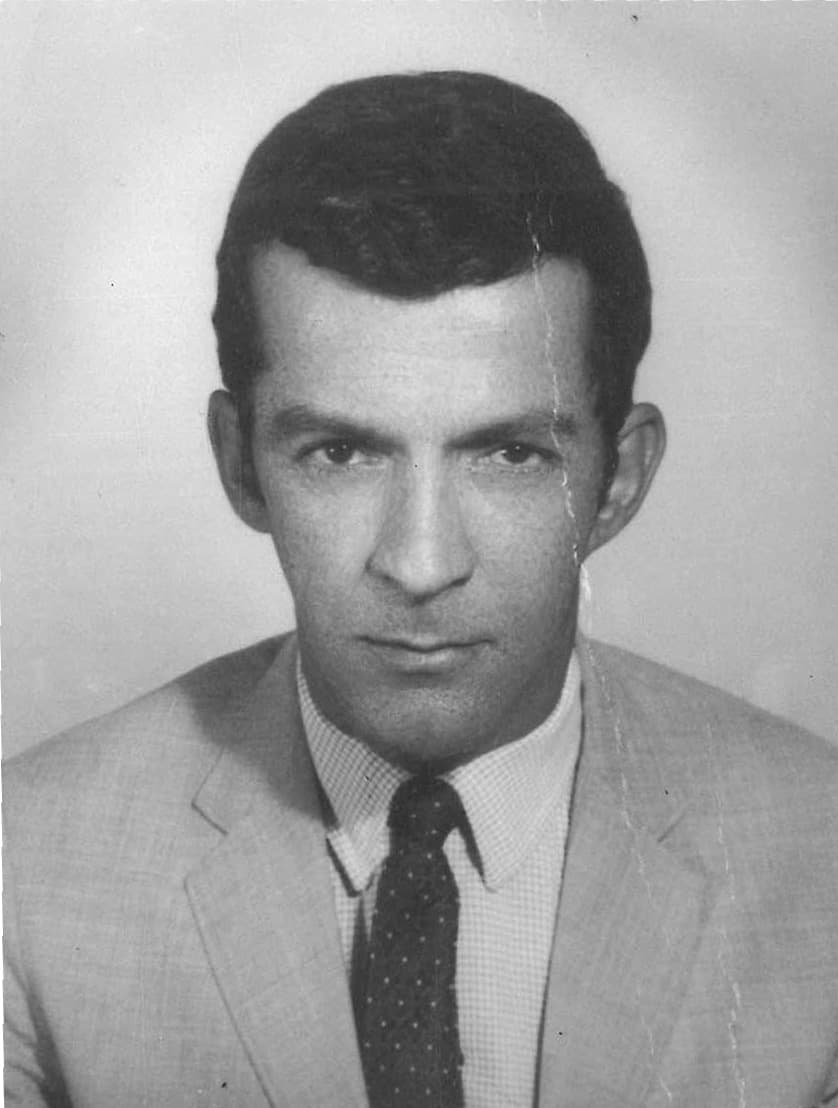 Rodrigo's father, barber in Porto Alegre
