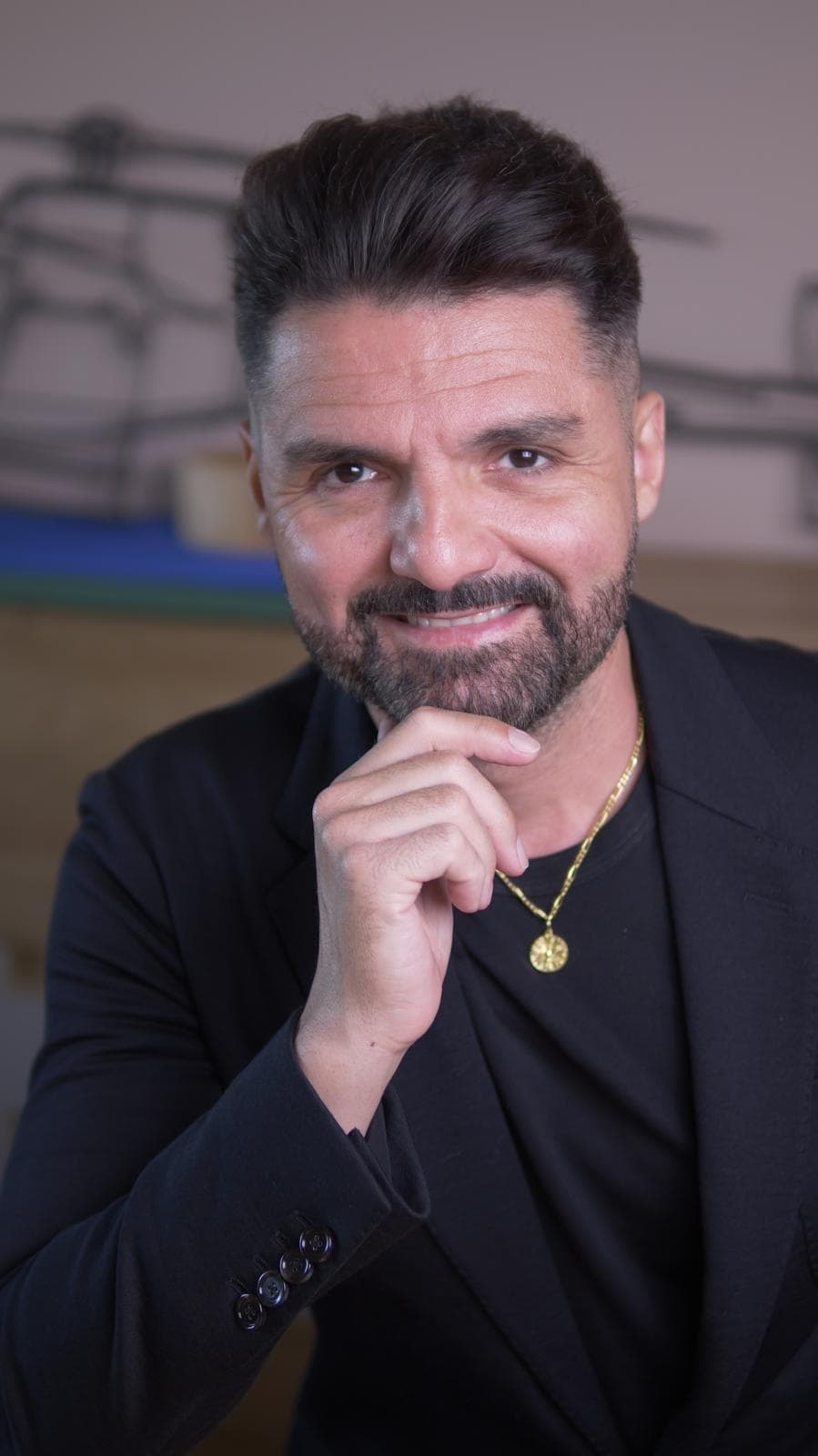 Rodrigo Barcellos, barber in Milan